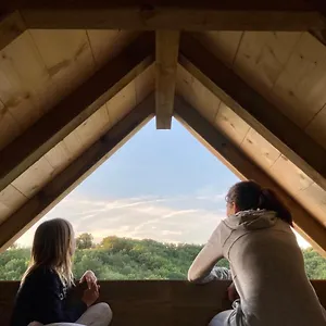 https://cabane-bivouac-a-lombre-des-chenes.midi-pyreneeshotels.com